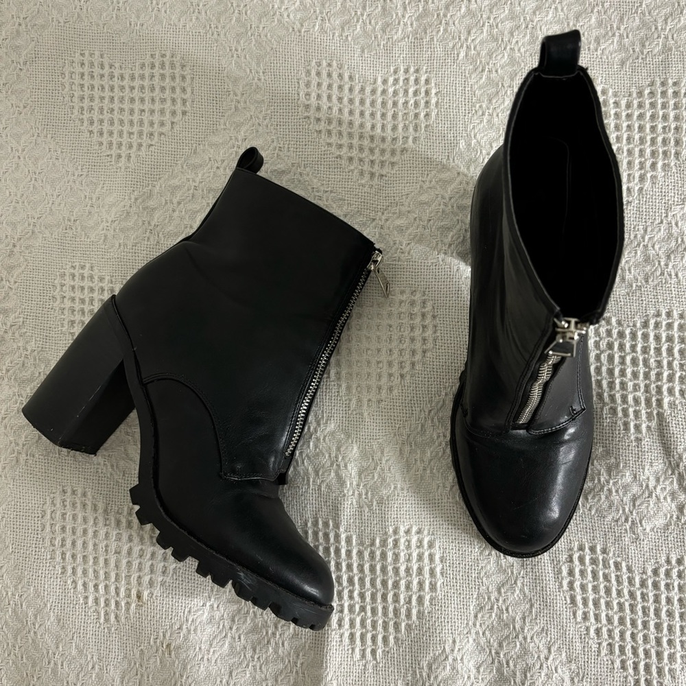 Chunky Heel Boots/Booties, Black, Size 7.5
